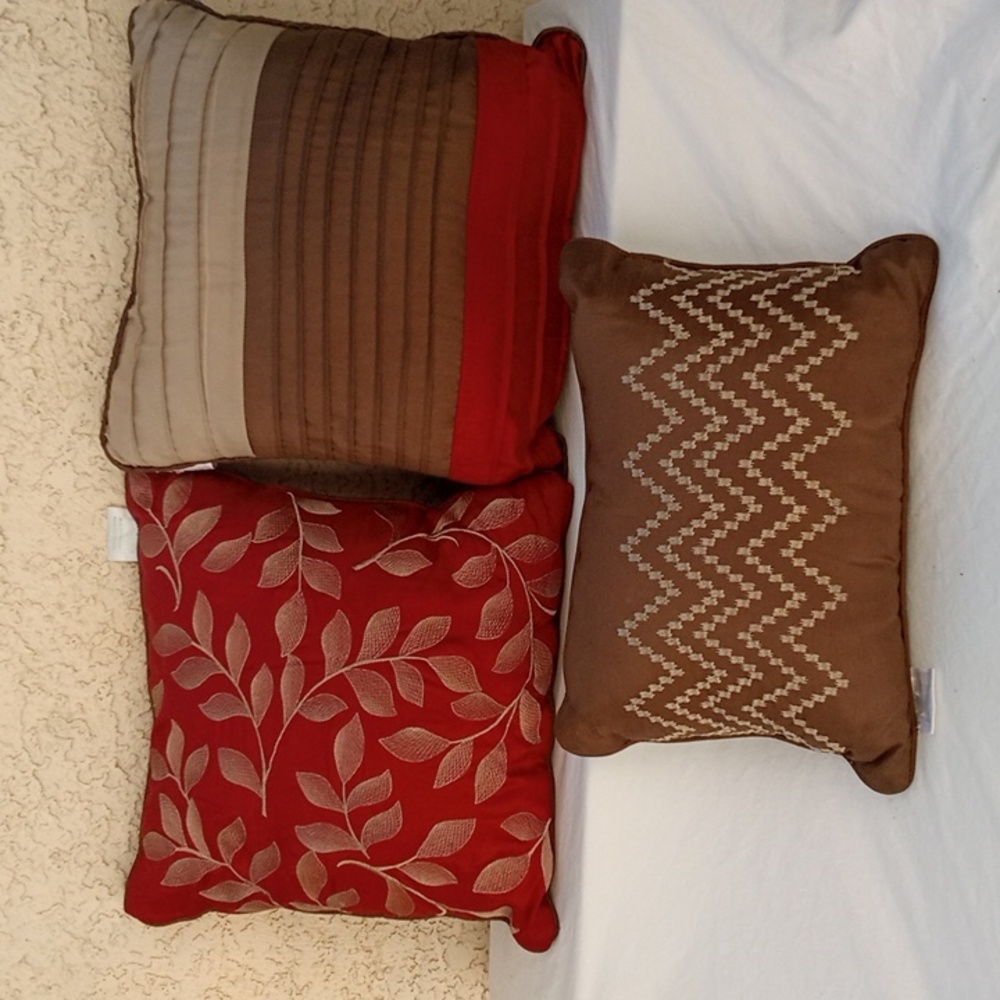3 Assorted  Decorative Toss Accent Pillows Gramercy Park